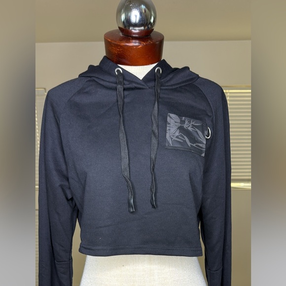 Tops - Black Women's Cropped Hoodie Size Medium Brand New Casual Gym